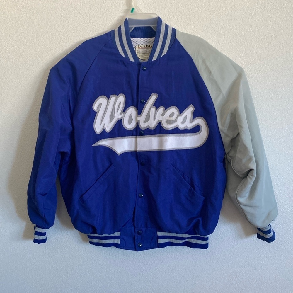 DeLong Men’s Vintage Wolves Blue Gray Bomber Jacket Size L . Made in USA.